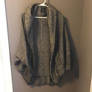 ZARA med. shrug sweater